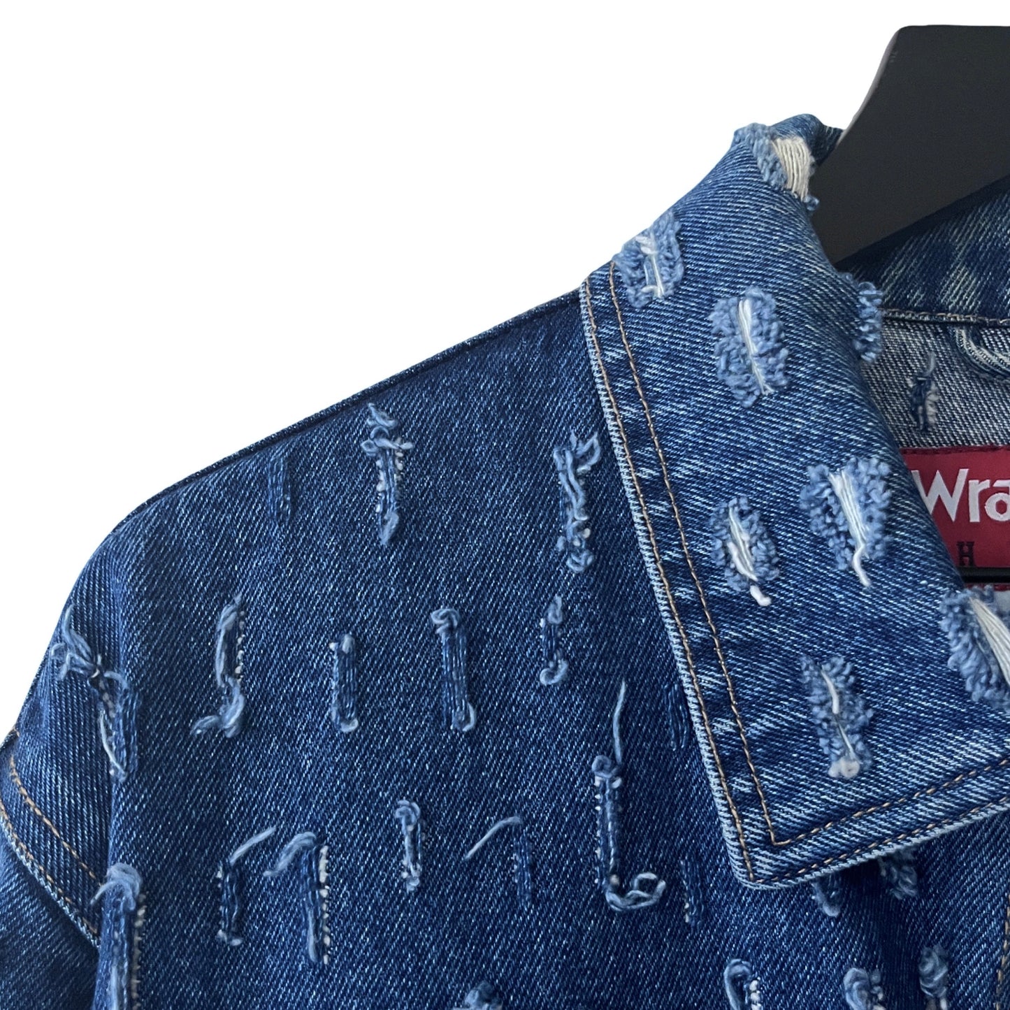 Wrangler Denim Trucker Jacket (distressed) in Deep / MEDIUM