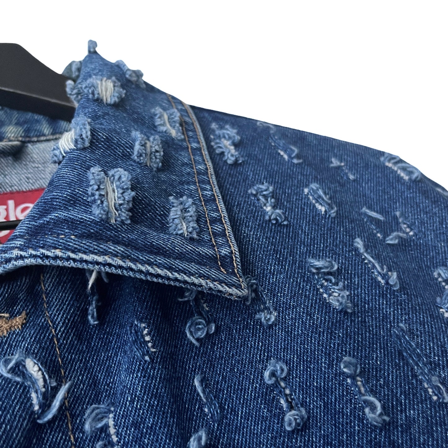 Wrangler Denim Trucker Jacket (distressed) in Deep / MEDIUM